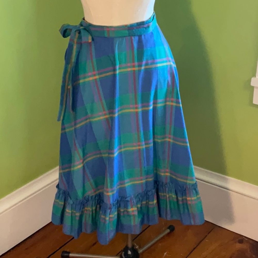 Vintage late 70s/early 80s plaid wrap skirt with ruffle - Picture 3 of 7